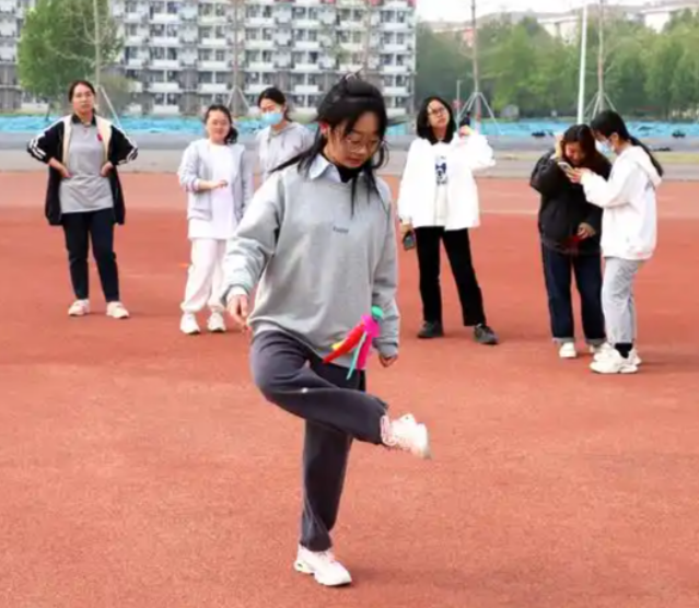 很好的渠道学生也能够找到很多伙伴不只是体育运动